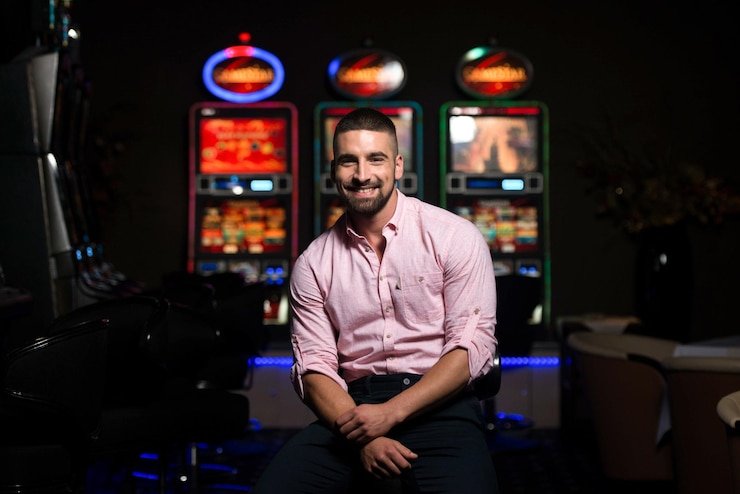 Pengguna ponsel membuka halaman gas1m